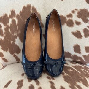 Vionic Navy Ballet Flats with Bow Detail
